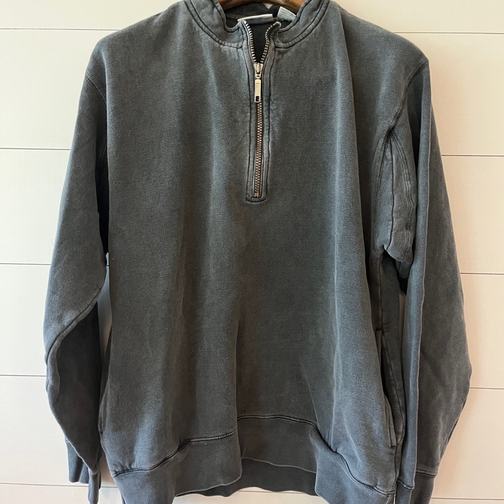 Men’s Large Orvis pullover. Dark gray.